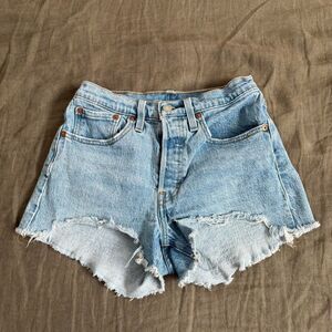 levi’s high waisted denim shorts 26